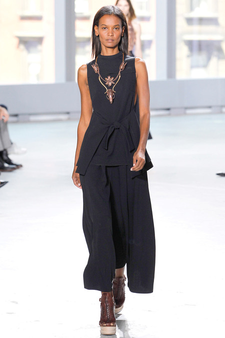 Look 32, Liya Kebede Photo: Monica Feudi/Feudiguaineri.com