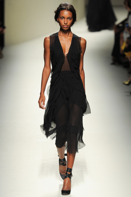 Alberta Ferretti, Spring 2014, Look 34 Photo: Yannis Vlamos/Indigitalimages.com