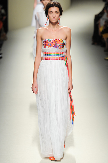 Alberta Ferretti, Spring 2014, Look 7 Photo: Yannis Vlamos/Indigitalimages.com