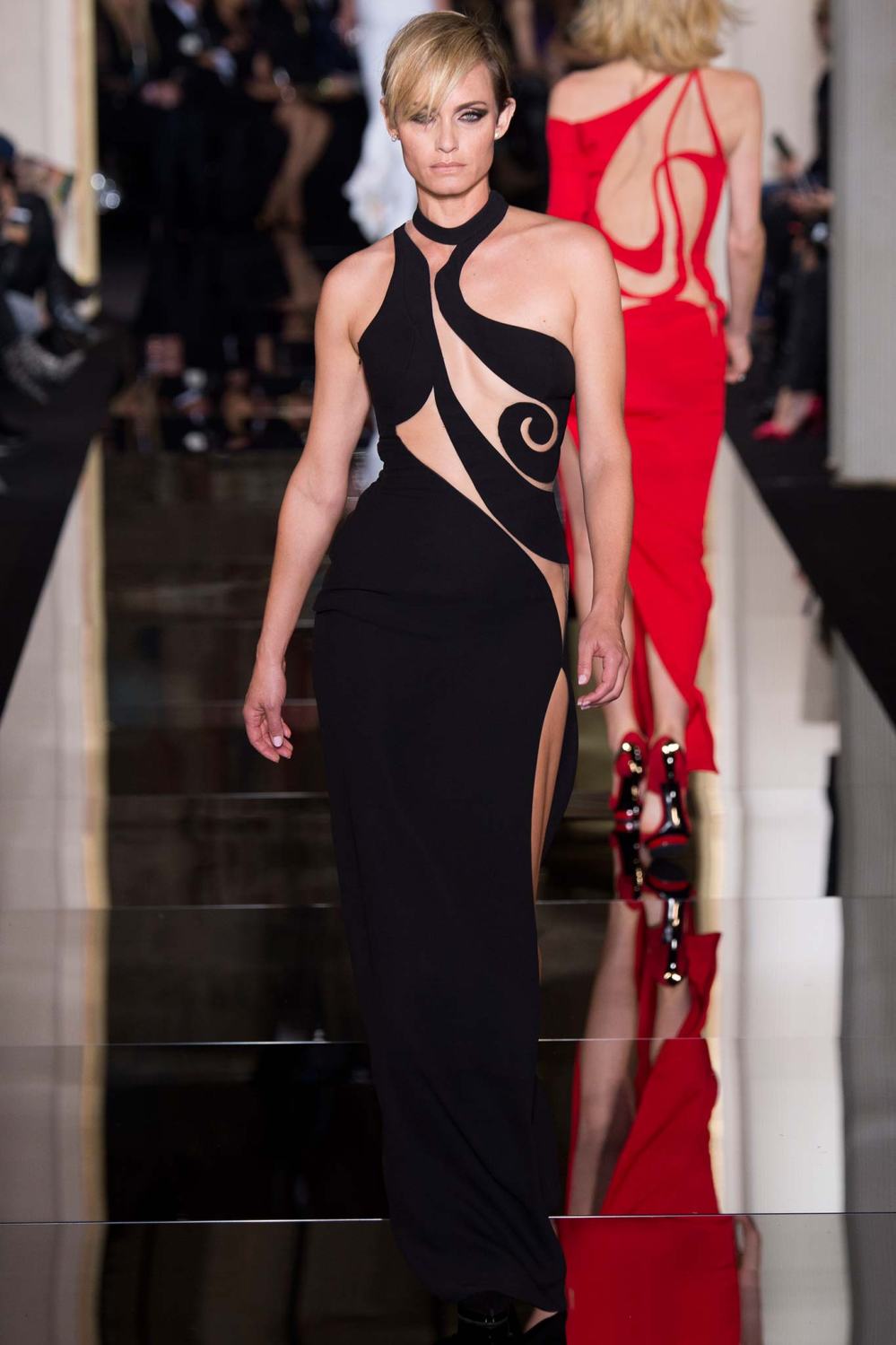 Atelier Versace, Spring/Summer 2015 Look 46 Model : Amber Valletta Photo: Kim Weston Arnold/Indigitalimages.com