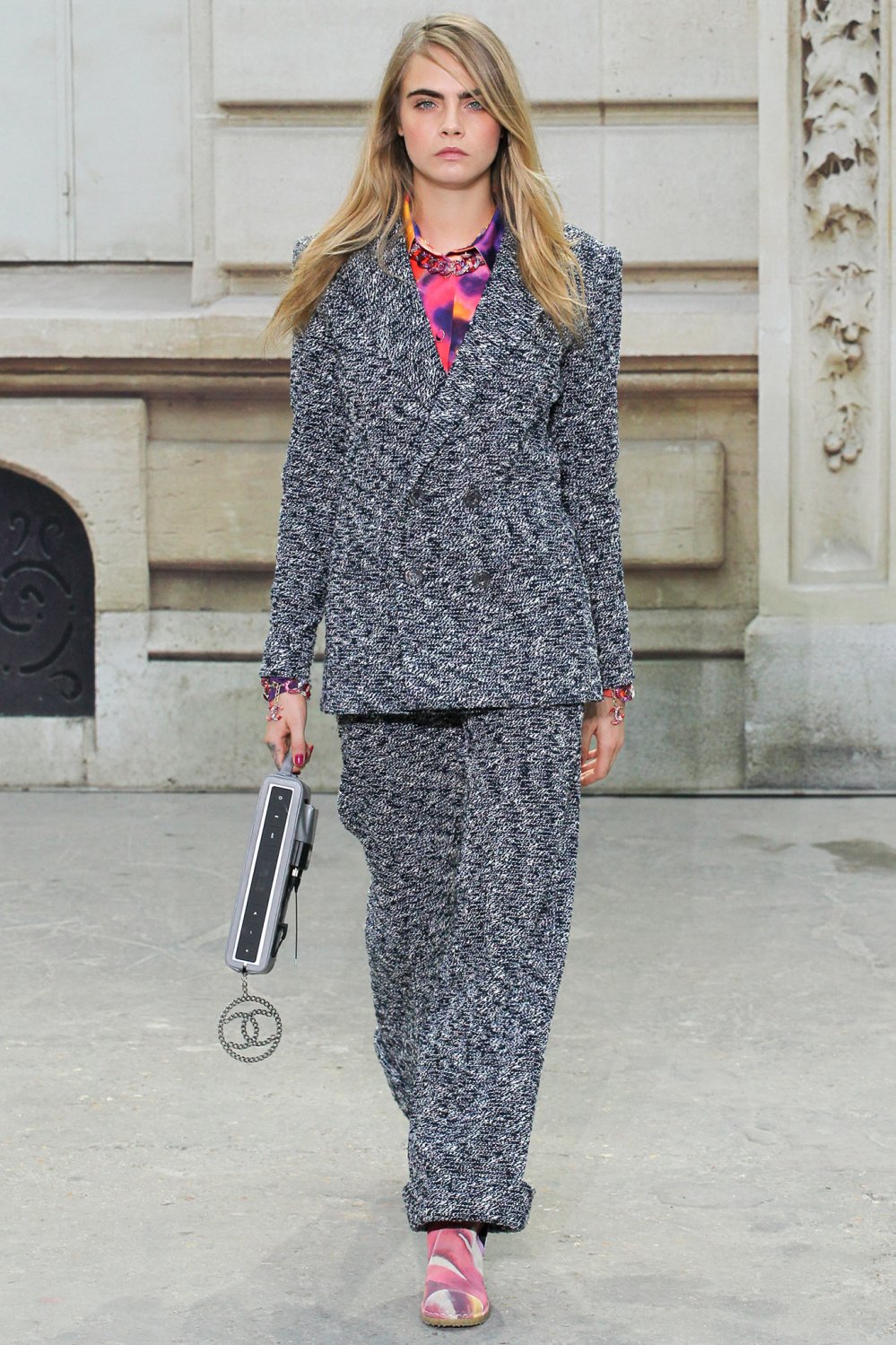 Look 1 Cara Delevingne Photo: Marcus Tondo/ Indigitalimages.com