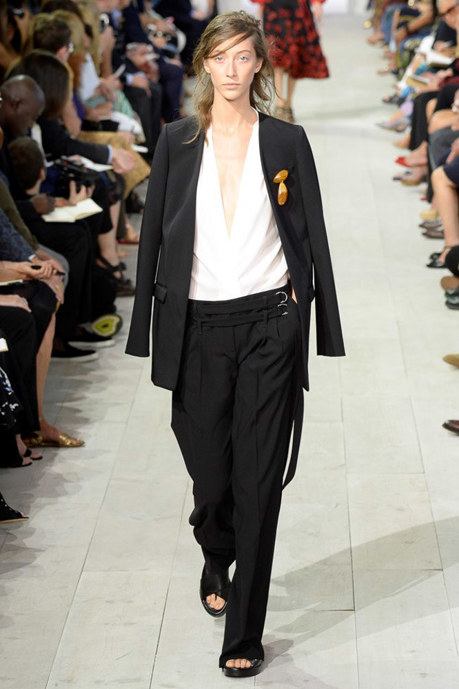 Look 21  Photo: Yannis Vlamos/indigitalimages.com